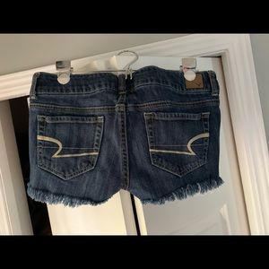 American Eagle blue denim shorts.Sz6.